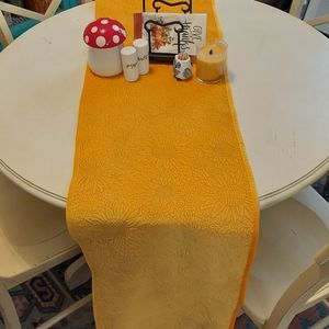 Tommy Bahama Quilted Sunflower Table Runner